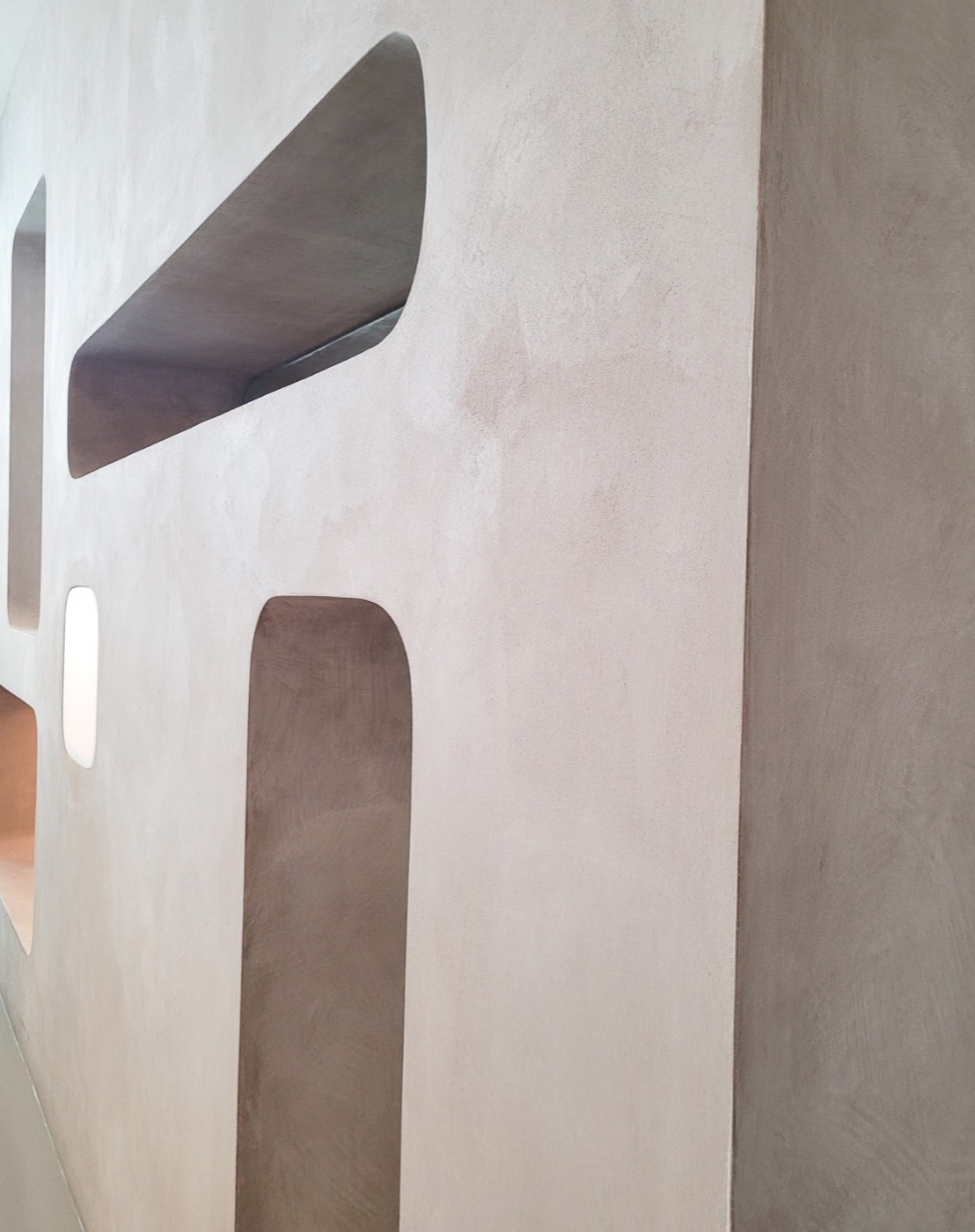 Hand-applied DINWORX wall texture